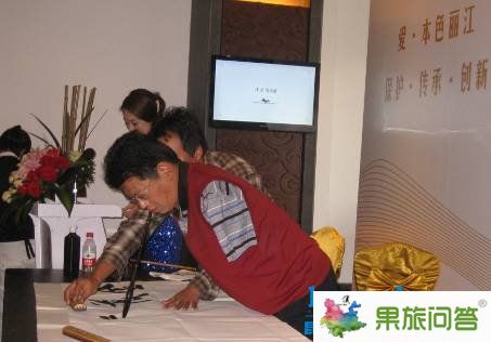最后，金茂雪山語為來賓準(zhǔn)備了冷餐宴會(huì)。伴著來自聯(lián)盟商家“遇見”與“傳奇”酒吧樂隊(duì)的原創(chuàng)音樂，活動(dòng)落下帷幕。