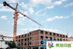 麗江城中村酒店也瘋狂:只要有空地都在蓋酒店