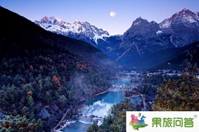 跟隨昆明中國國際旅行社導(dǎo)游感受藍月谷人間仙境
